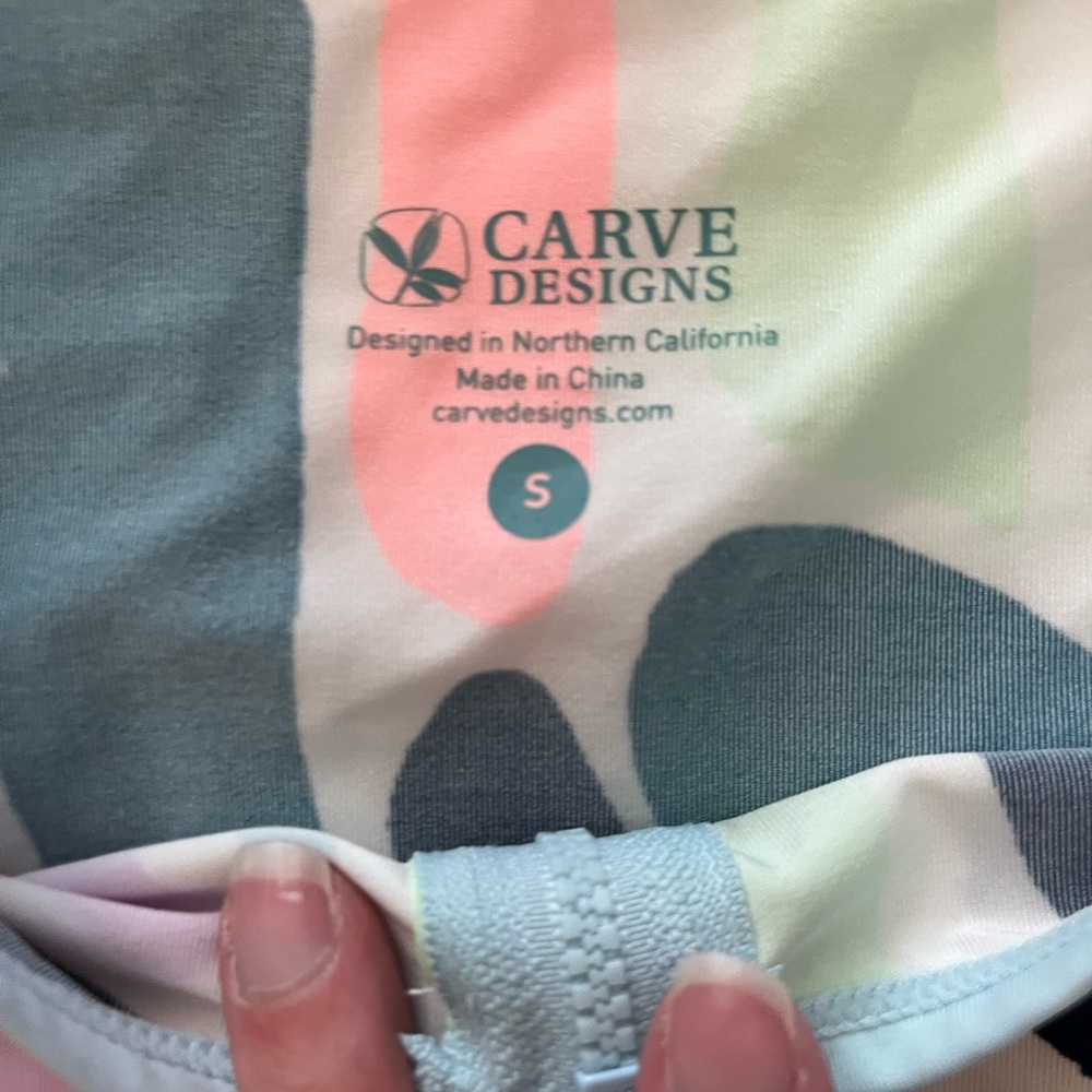Carve Designs Rash Guard - Small - Picture 3 of 4